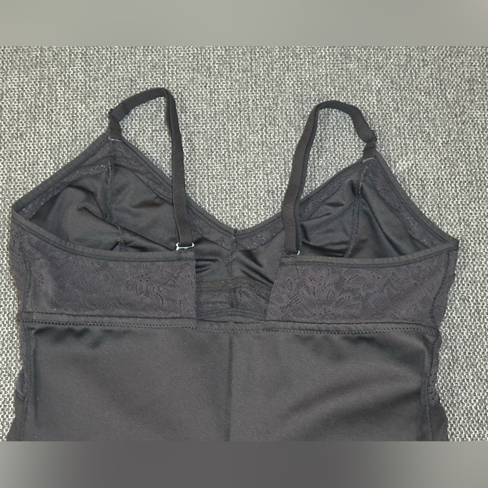 Maidenform Women’s Lace Shapewear Bodysuit – Firm Control, Wireless – SZ- M– EUC - Picture 8 of 11